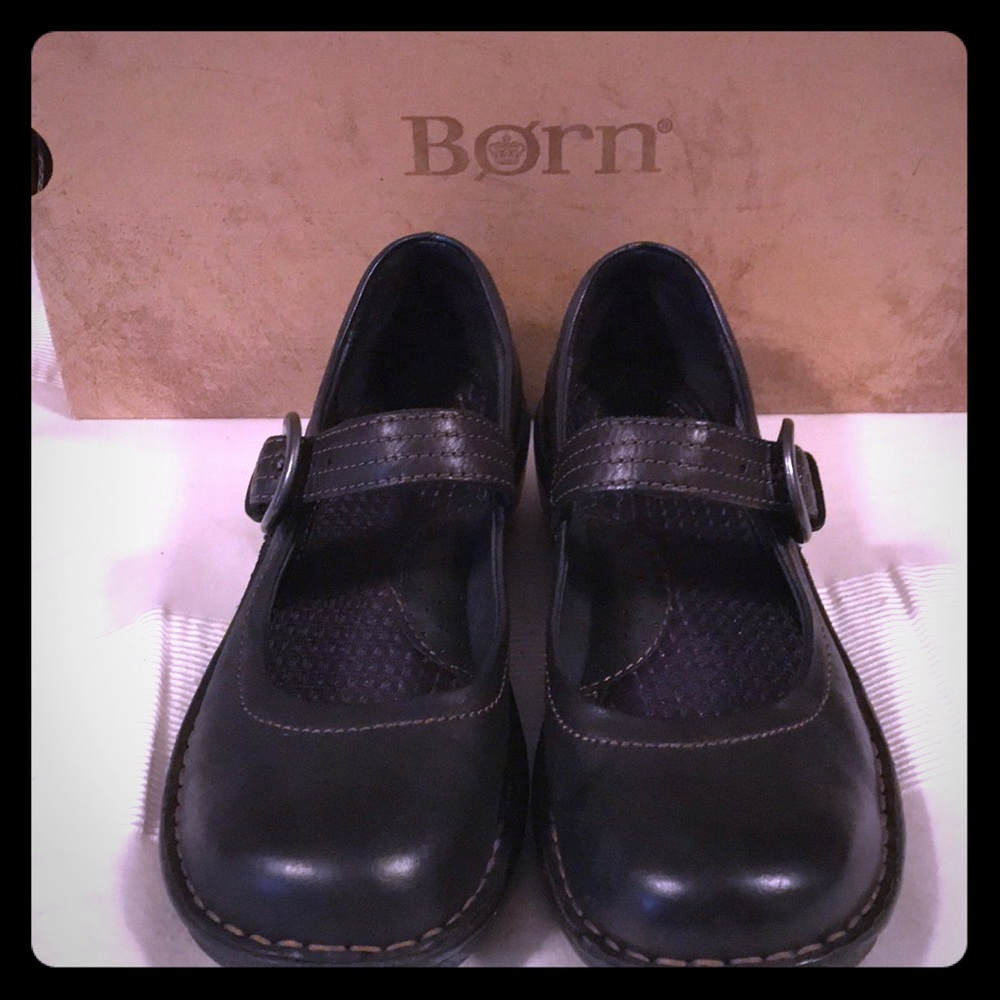 Size 6 Born Black Susy style shoe